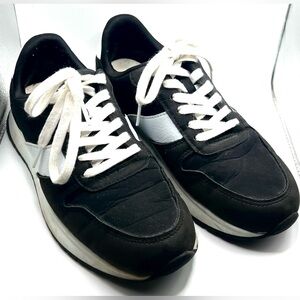 Classic Black and White Women’s Sneakers